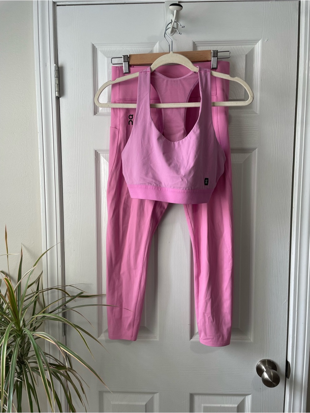 On Cloud set - Pink (Raspberry) - Studio Tights 7/8 (L) & matching bra (M) - GUC